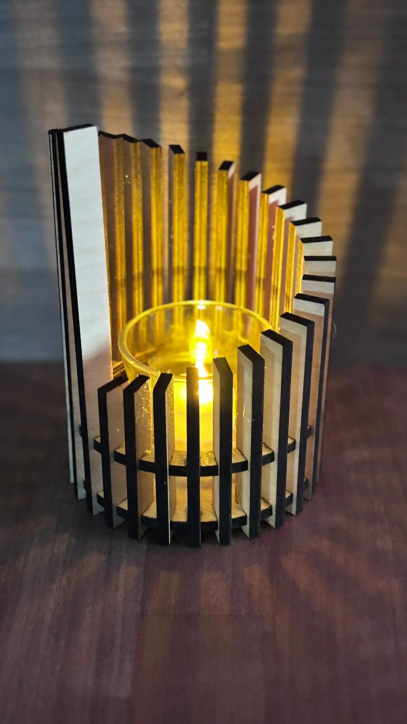 Skimrande Ljuslykta i Trä  – Skapa Magi i Varje Rum! ✨ 3dprintguru.se