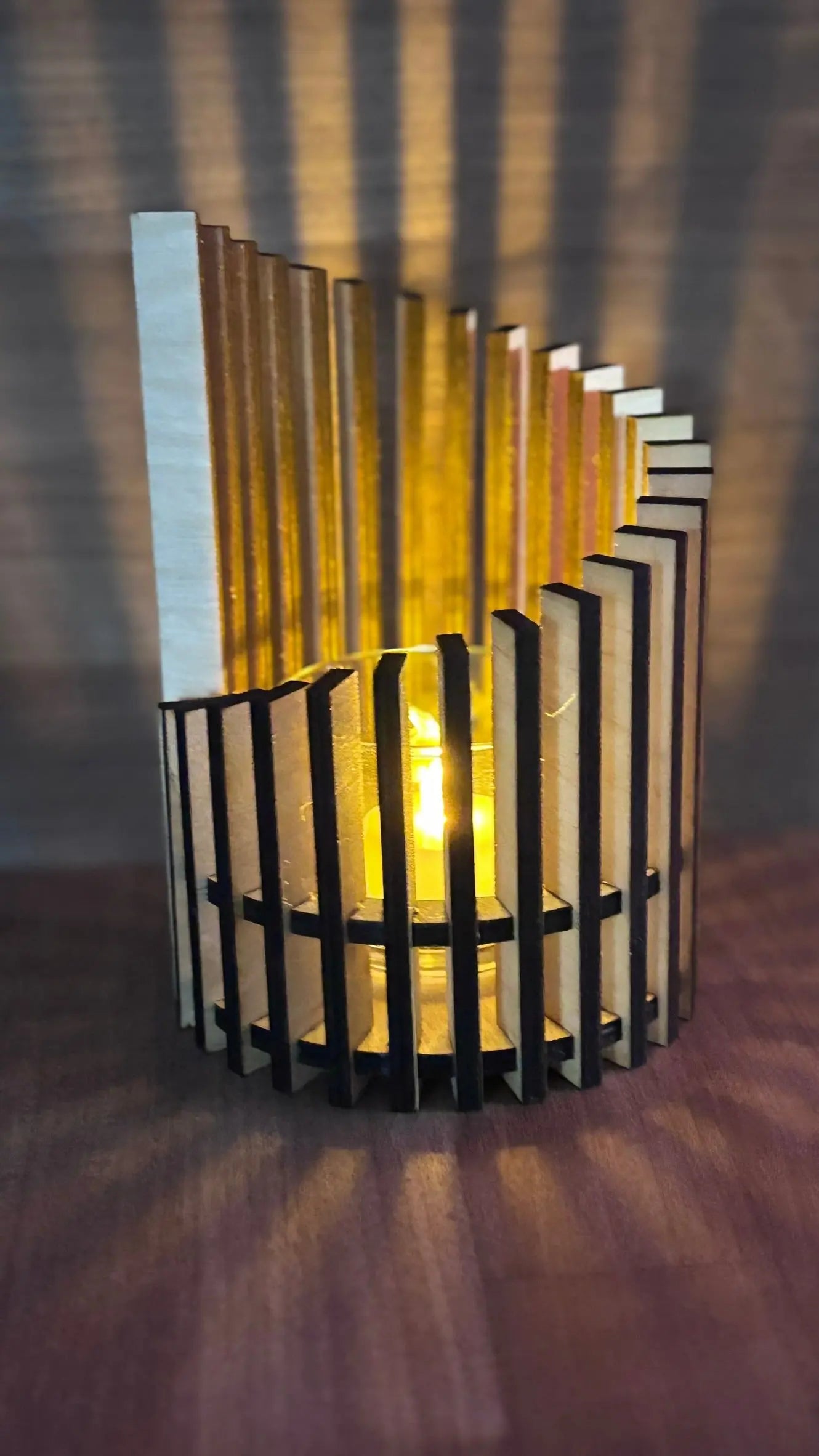 Skimrande Ljuslykta i Trä  – Skapa Magi i Varje Rum! ✨ 3dprintguru.se