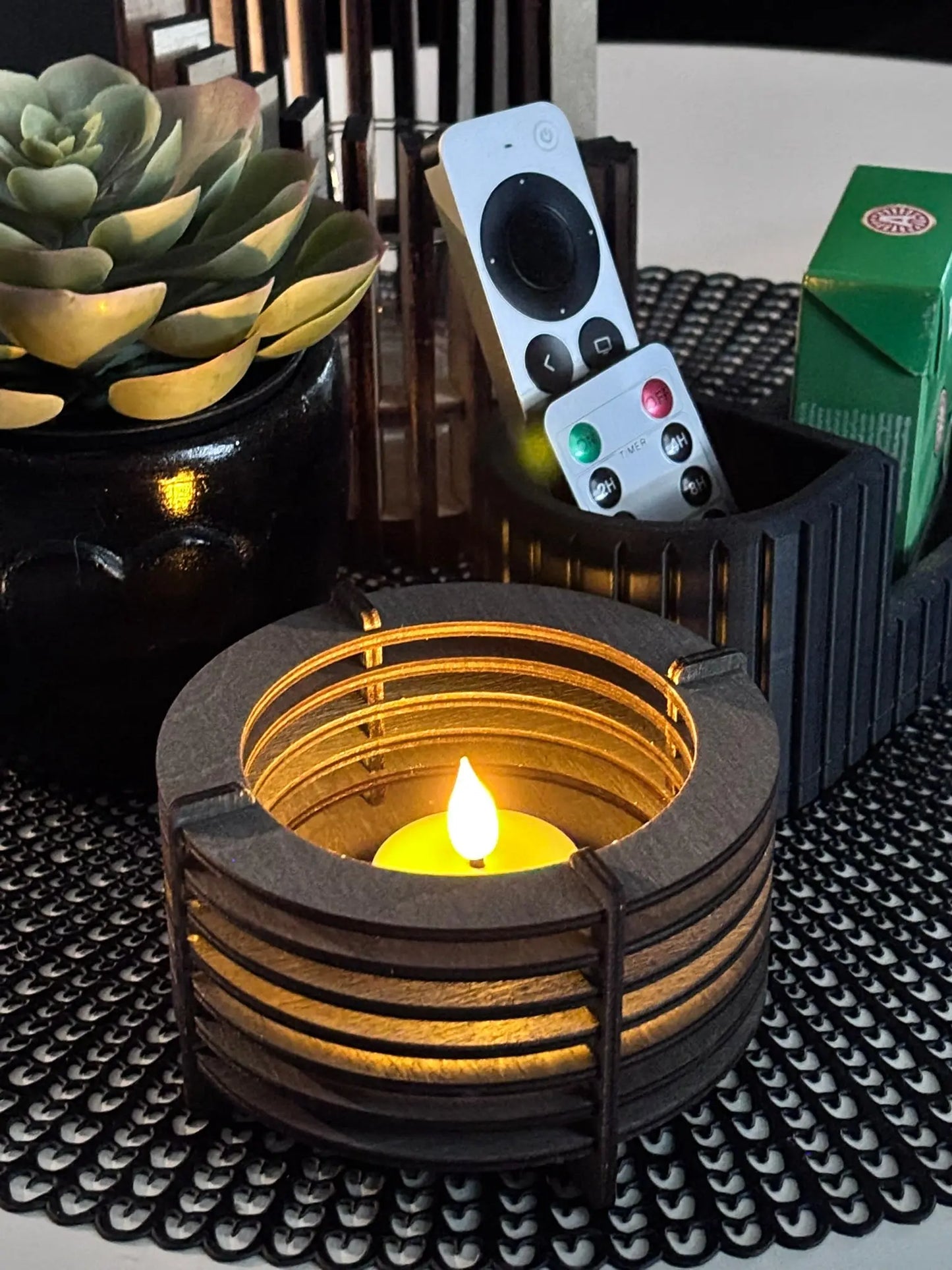 Handgjord Rund Ljuslykta i Trä med Glasinsats - Skandinavisk Design 3dprintguru.se